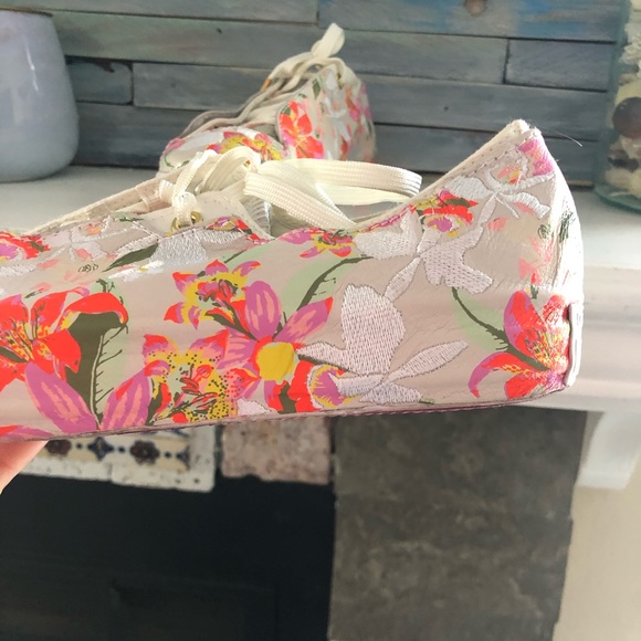 CONVERSE-X-PATBO-FLORAL-CHUCK-TAYLORs sz: 6.5 - Picture 5 of 11